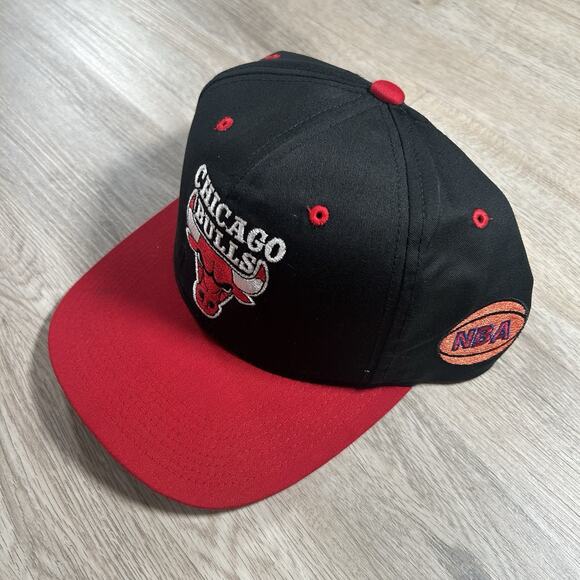 VTG Chicago Bulls Strapback Hat NBA Basketball Black Red Plain Logo The G Cap - Picture 7 of 8